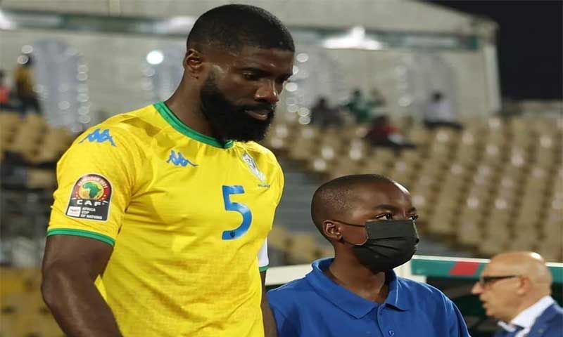 Cầu thủ Gabon xuất sắc Bruno Ecuele Manga